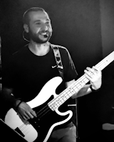 Photo du bassiste du groupe de rock Panorama lors du concert au Circus à Lille en Mai 2025